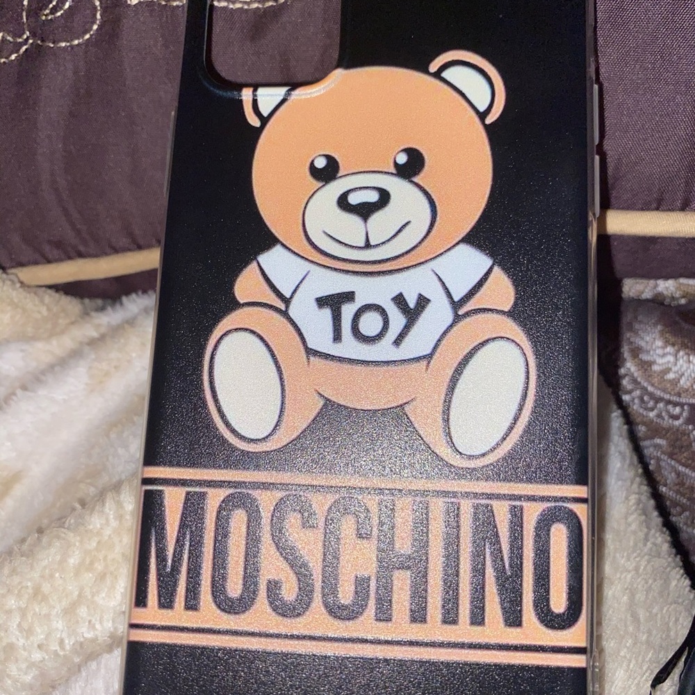 COPY - Moschino phone case - Picture 3 of 3